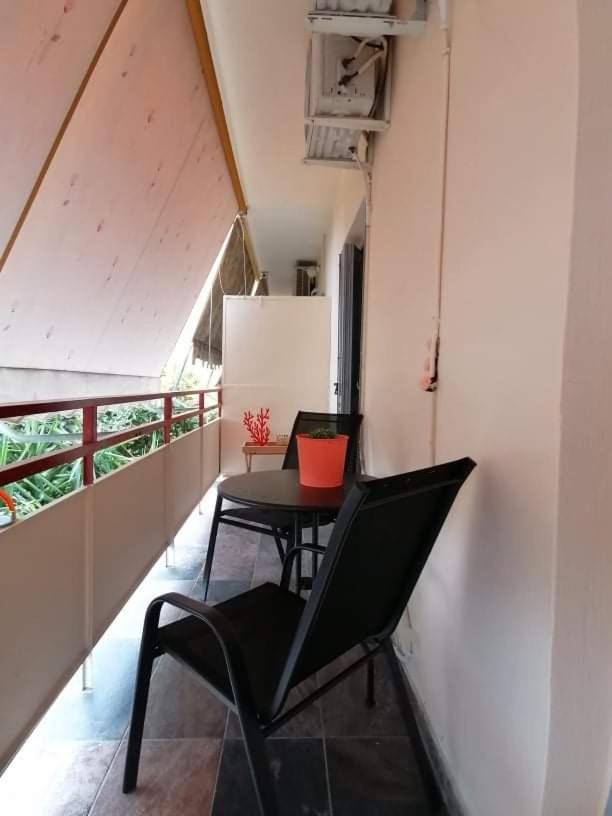 Cozy Apartment Near Metro Station Agia Marina Atenas Exterior foto