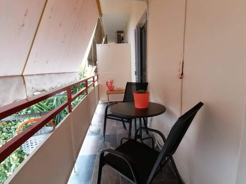 Cozy Apartment Near Metro Station Agia Marina Atenas Exterior foto