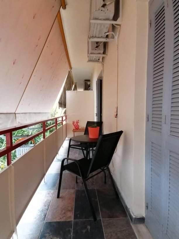 Cozy Apartment Near Metro Station Agia Marina Atenas Exterior foto