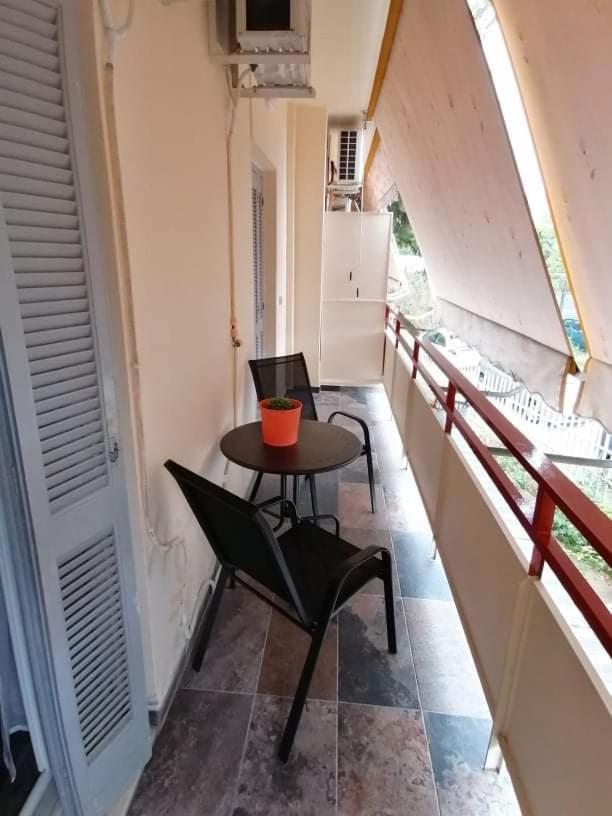 Cozy Apartment Near Metro Station Agia Marina Atenas Exterior foto