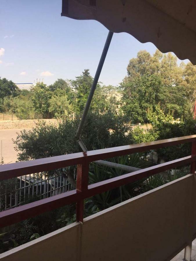 Cozy Apartment Near Metro Station Agia Marina Atenas Exterior foto